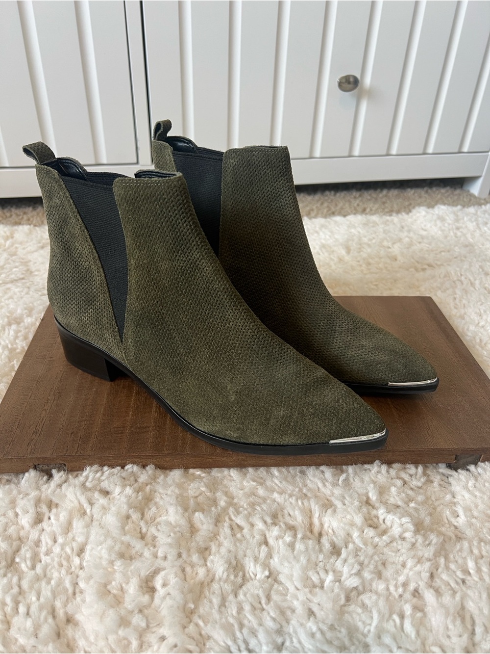 Marc Fisher LTD
Yale Chelsea Boot (Women)
Olive Green Suede Chelsea Booties